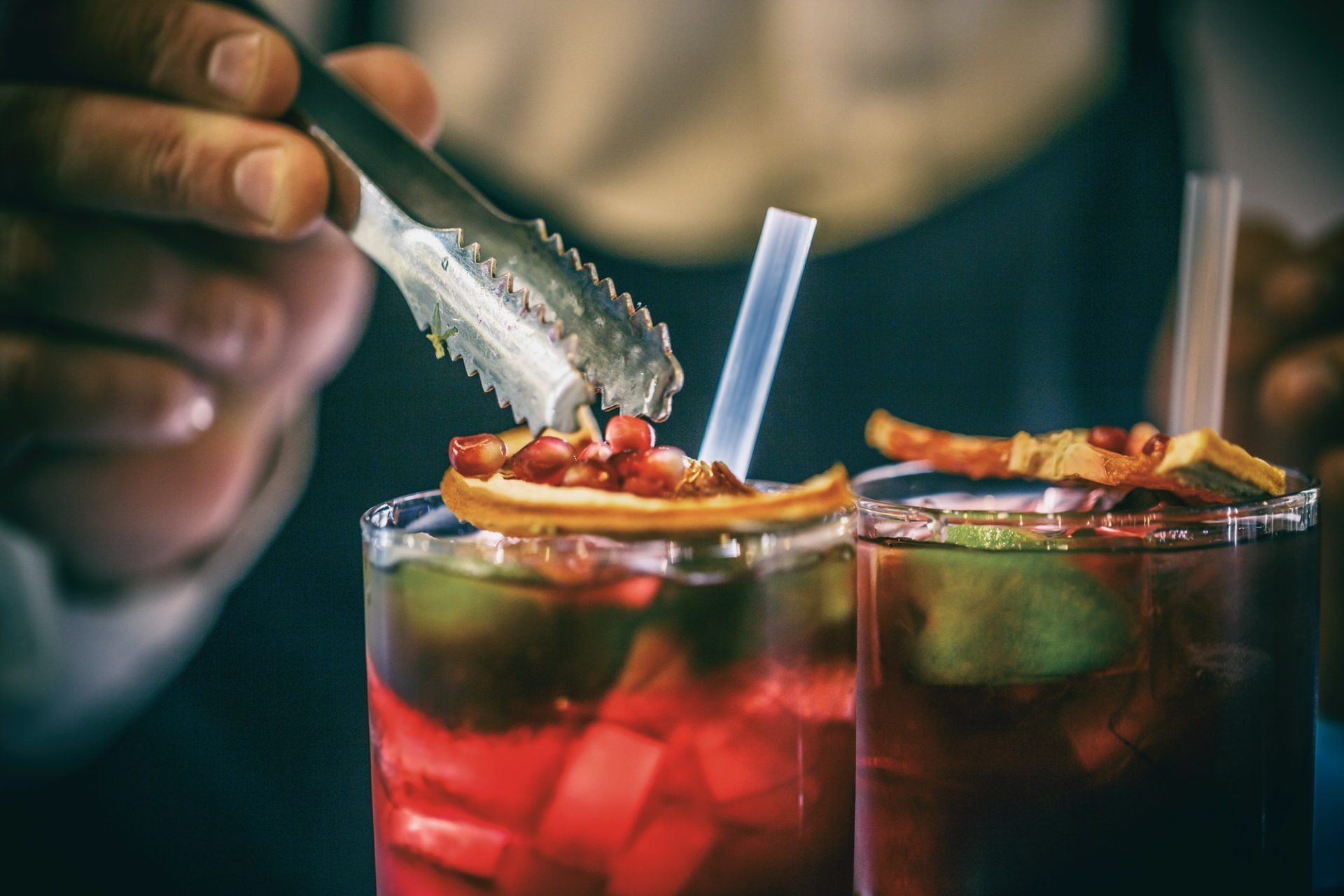 cocktail coloré avec des fruits